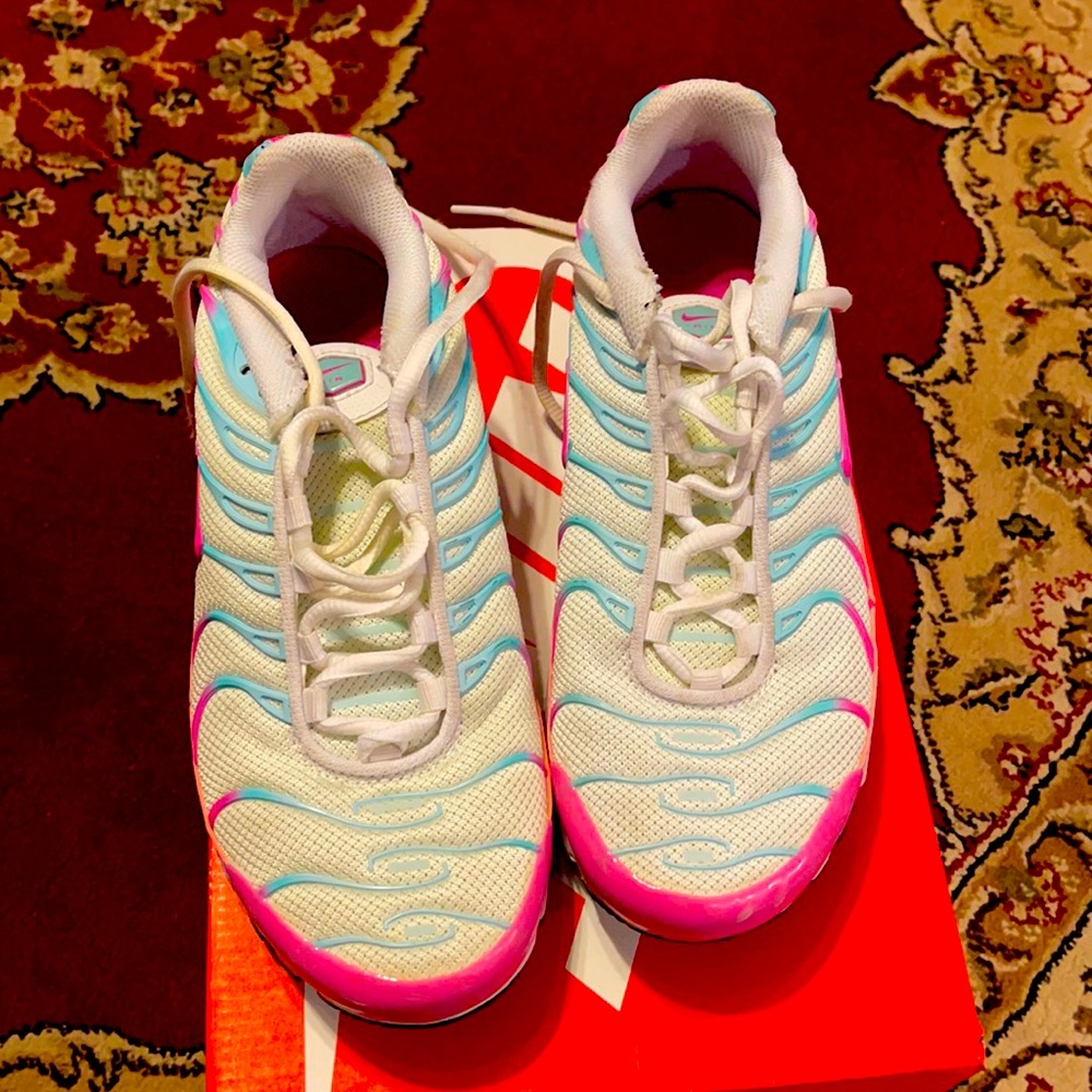 Tennis Shoes